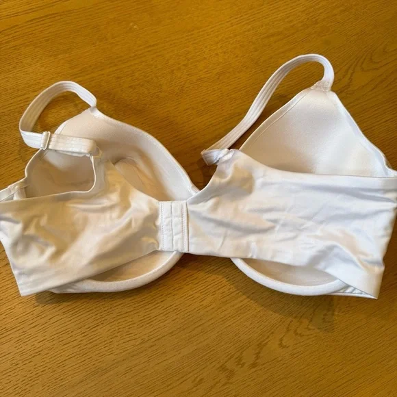 Bali white Smoothing bra with petals size 38D - Picture 4 of 7